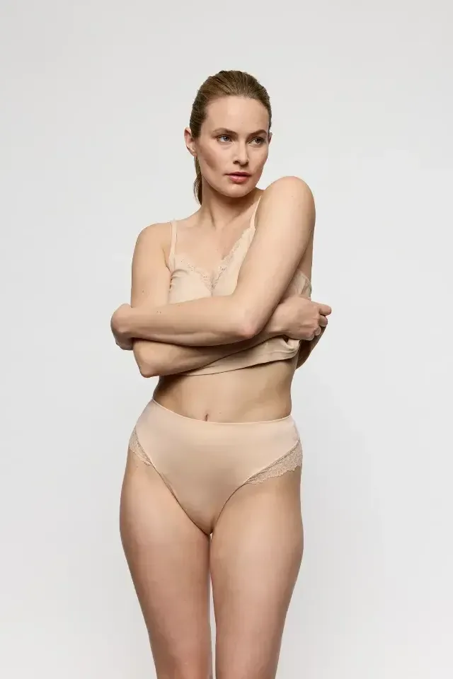 Marie Jo Soft Studio corrigerende string in huidskleur