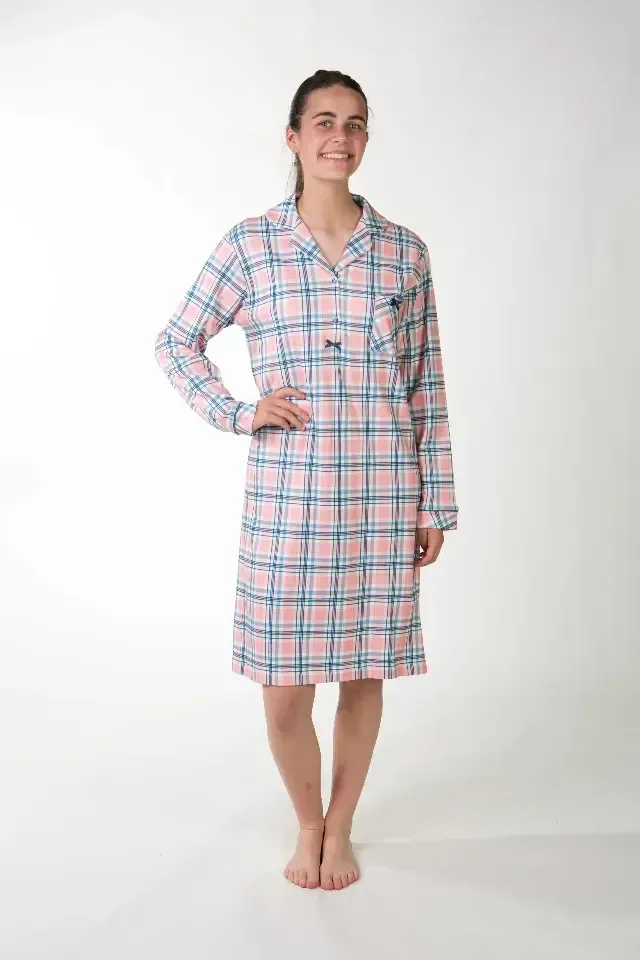 Perlina Willow nachthemd in lichtroze en -blauw
