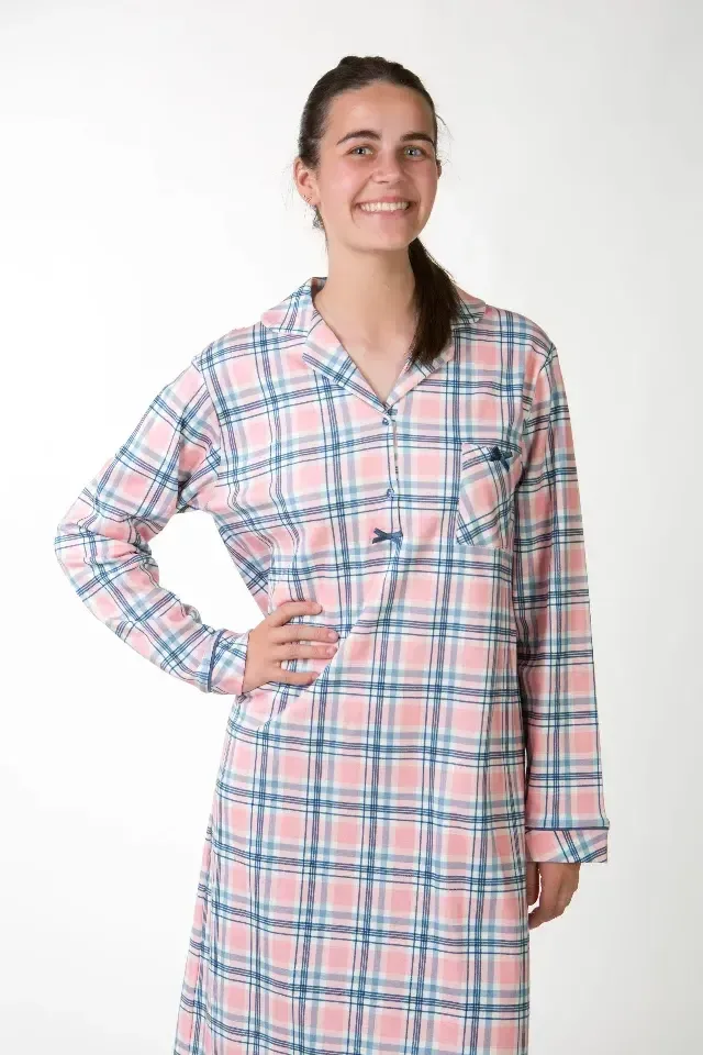 Perlina Willow nachthemd in lichtroze en -blauw