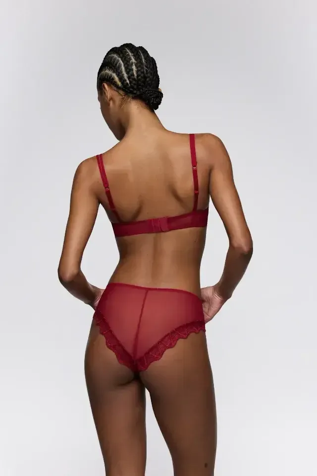 Sarda Nasim taileslip in bordeaux