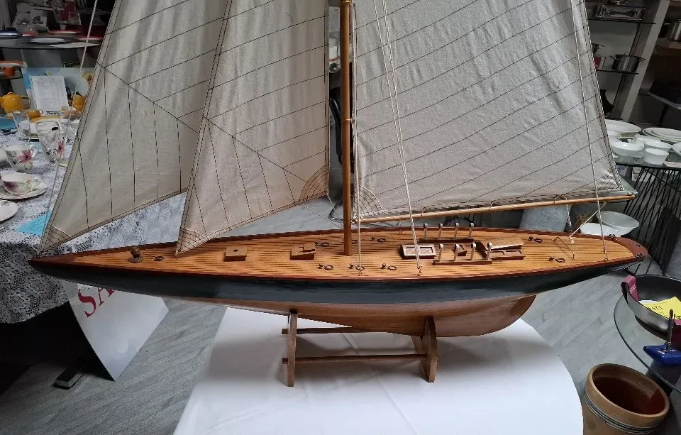 Miniatuurboot "Shamrock 1898" Hoogte 1.85 M