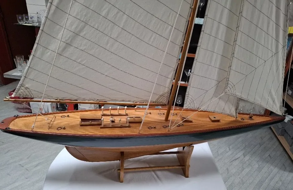 Miniatuurboot "Shamrock 1898" Hoogte 1.85 M
