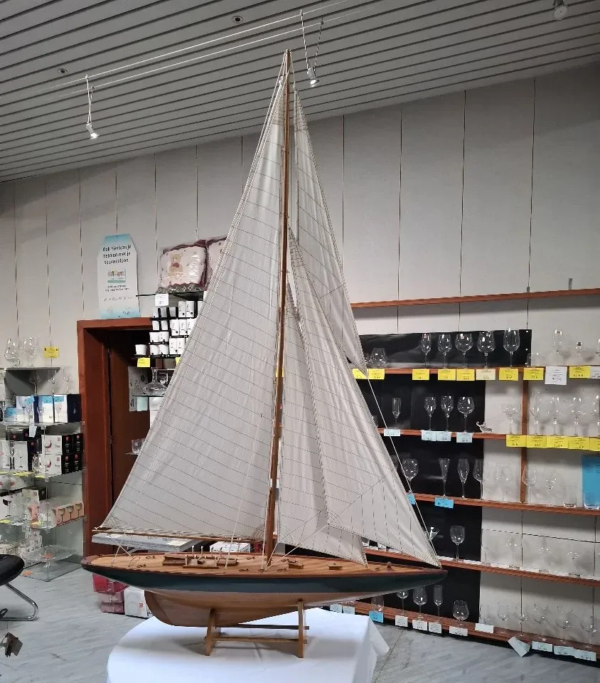 Miniatuurboot "Shamrock 1898" Hoogte 1.85 M