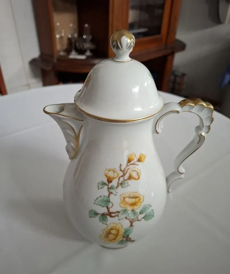 Lindner Bavaria porzellan 	Theerose	Koffiepot		Handarbeid