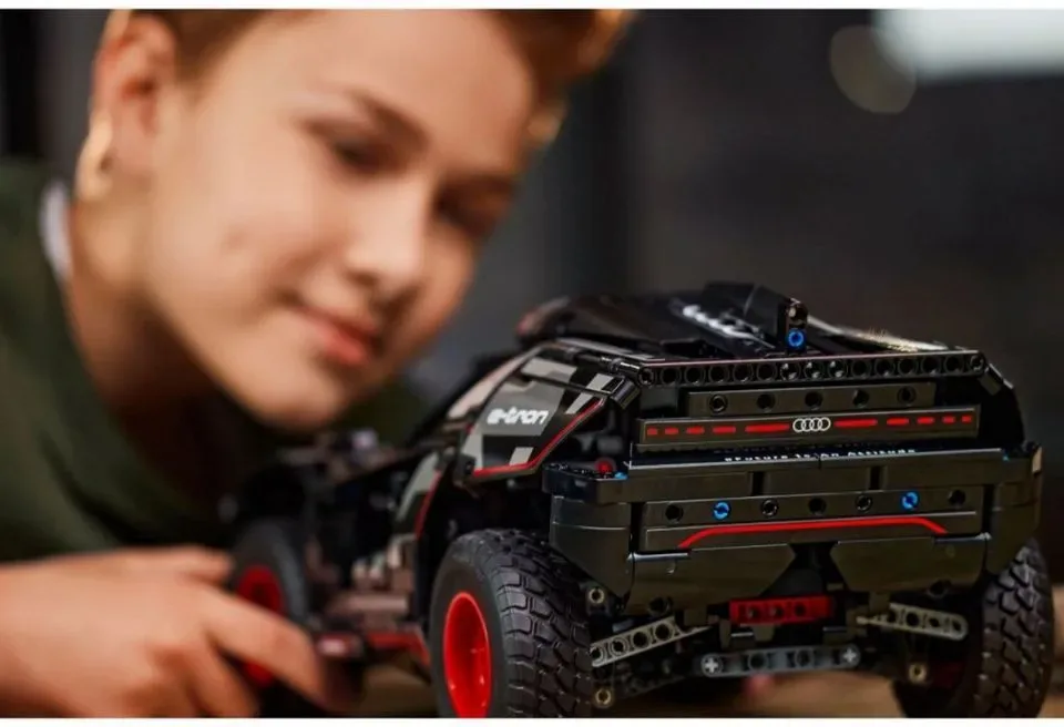 LEGO Technic - Audi RS Q e-tron - 42096