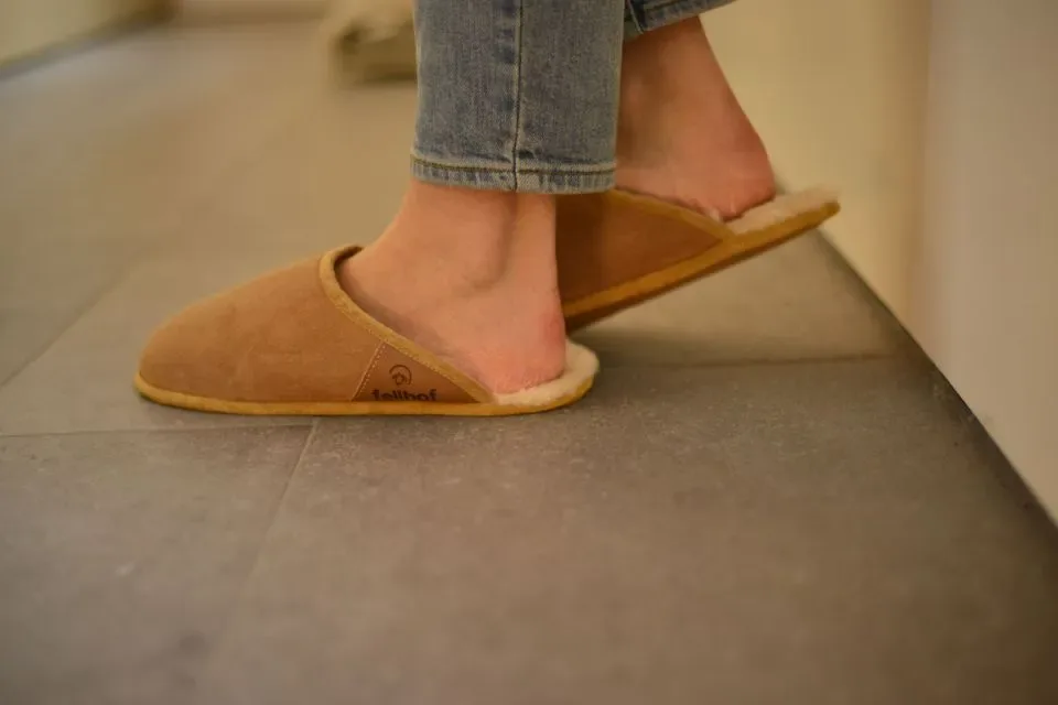 Huispantoffel Trendy beige 100 % wol  voor dames en heren
