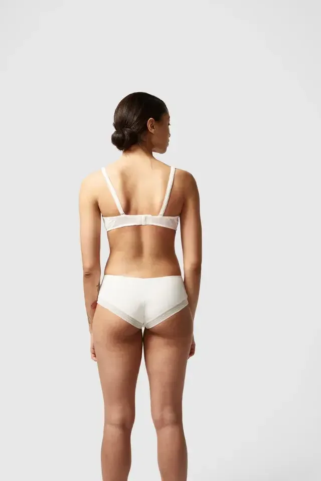 Chantelle – True Lace – BH Plunge Spacer – C11M20 – Milk