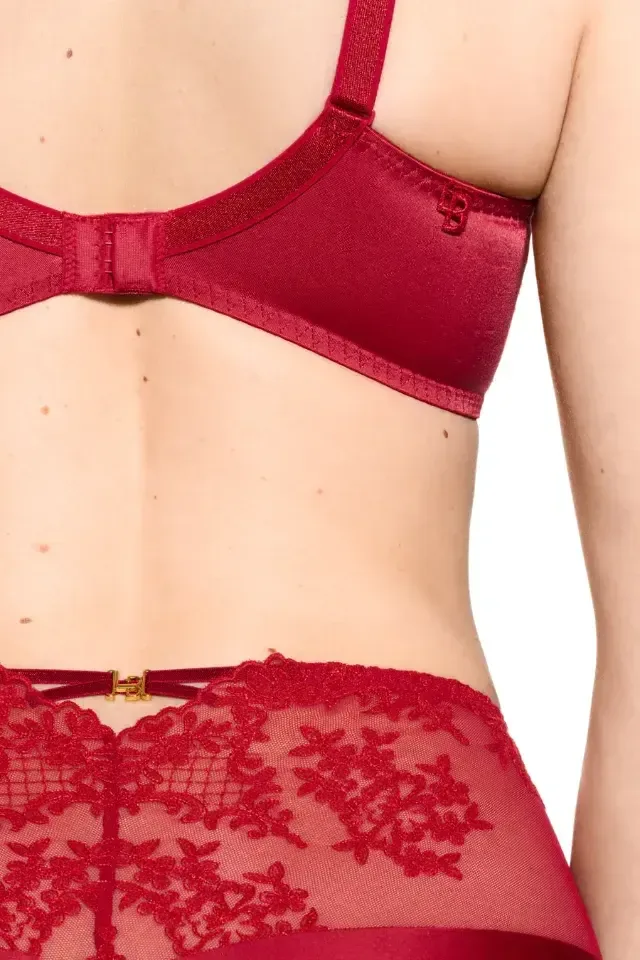 Louisa Bracq – Victoria – BH Beugel – 533-01 – Rouge à Lèvres