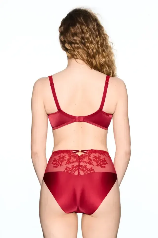 Louisa Bracq – Victoria – BH Beugel – 533-01 – Rouge à Lèvres