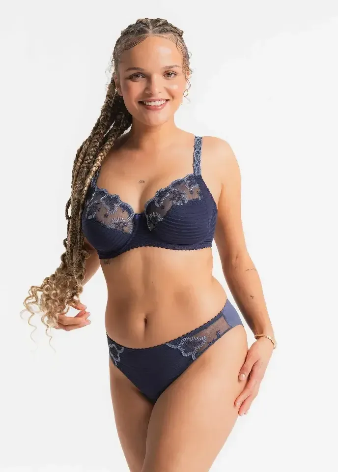 Louisa Bracq – Elise – BH Beugel – 419-01 – Nuit Electrique