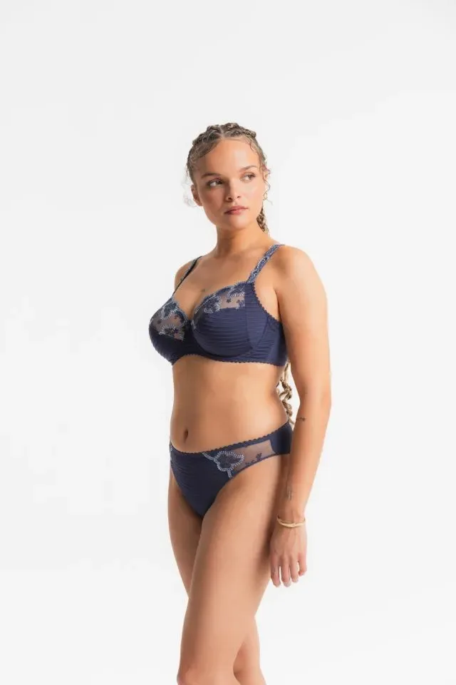Louisa Bracq – Elise – BH Beugel – 419-01 – Nuit Electrique