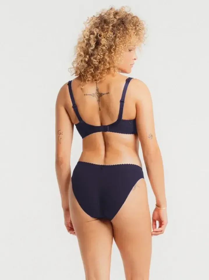 Louisa Bracq – Elise – BH Beugel – 419-01 – Nuit Electrique