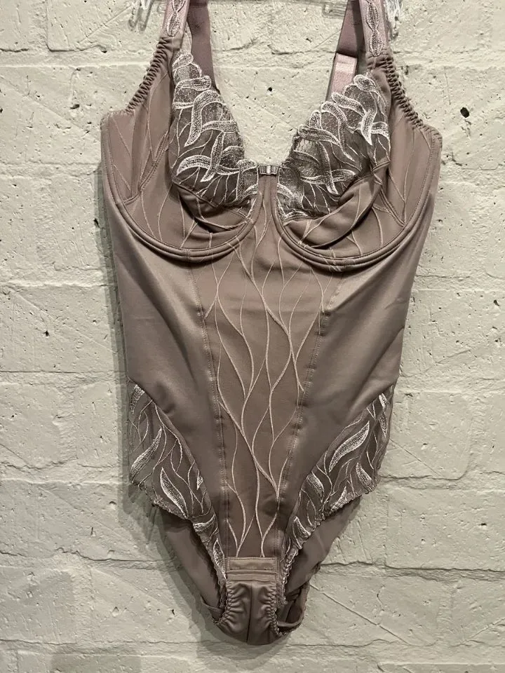 Louisa Bracq – Julia – Body met Beugel – 477-90 – Taupe