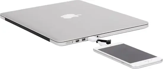 Nite Ize Power Key Apple Lightning Smoke iPhone oplaadkabel in een metalen behuizing PKYL-09-R7