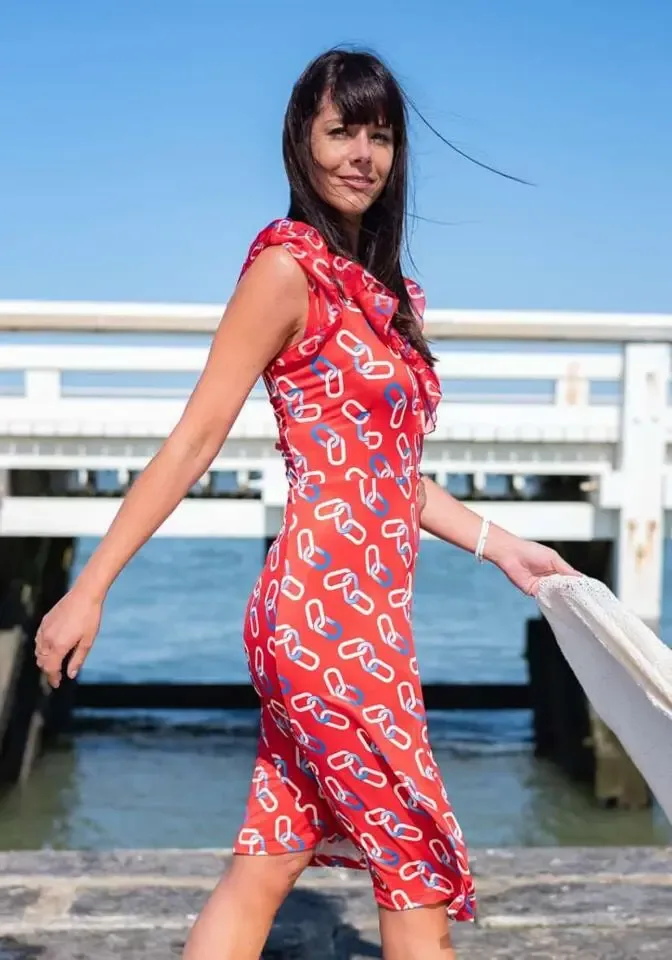 Diversa Rood Kleed met voile ( DIV.572)