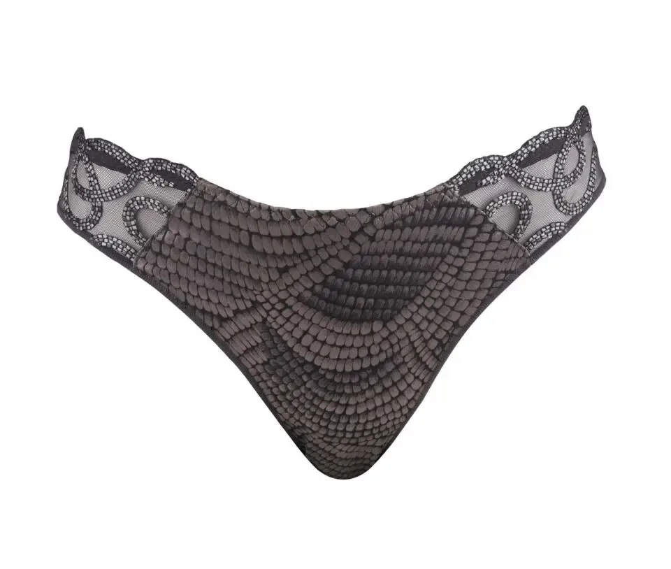 Louisa Bracq: Divine Lage slip '( Sec.193)