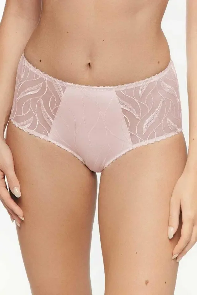 Louisa Bracq shorty: Julia ( SEC.218 )