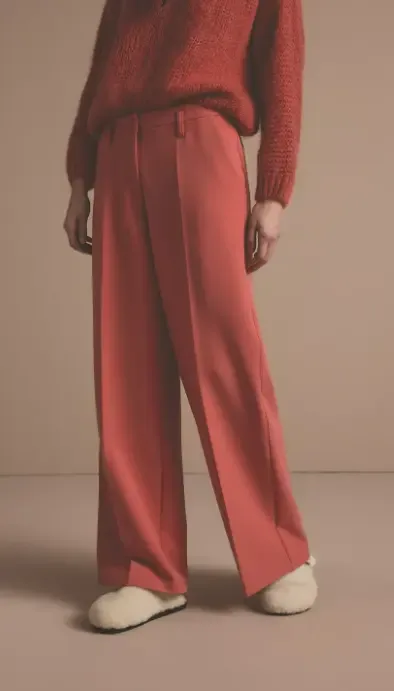 Summum Broek: rouge kleur, wijd model, elastiek in de lenden ( SUM.59 )