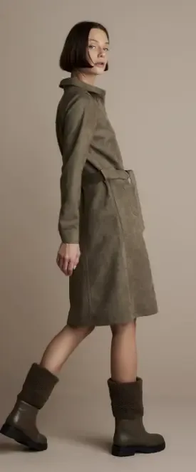 Summum kleed: Suede, kaki kleur ( SUM.62 )