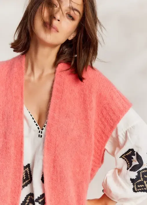Summum Cardigan: Koraal kleur, Mouwloos, mohair ( SUM.69 )