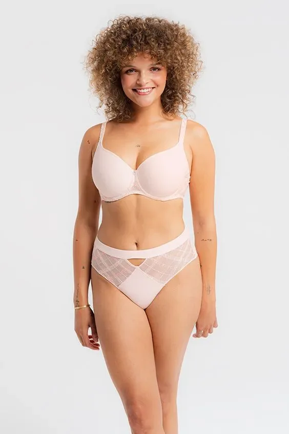 Louisa Bracq Boxer model: Albanach, Bisou ( Licht poeder rose ) ( SEC.397 )