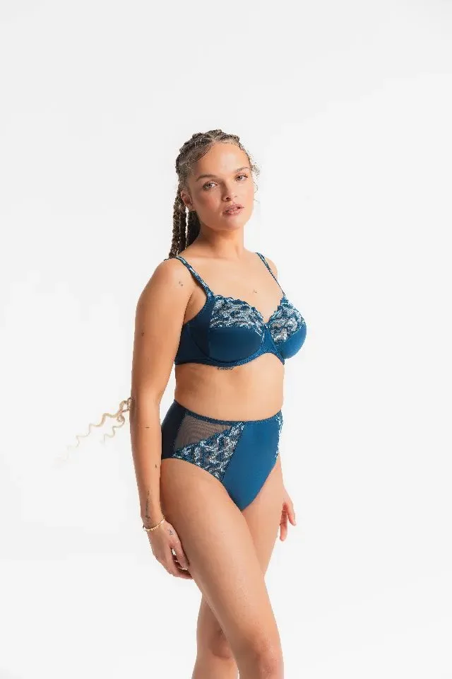 Louisa Bracq Slip Hoog model: Electric Waves ( SEC.404 )