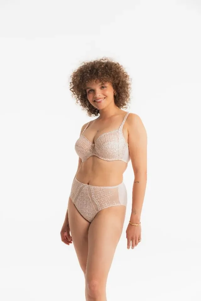 Louisa Bracq Slip taille model: Tweegy, Nude Rose, ( SEC.415 )