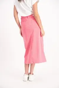 Signe Nature Dames rok: Rose, lang met split vooraan ( Signe.1269 )