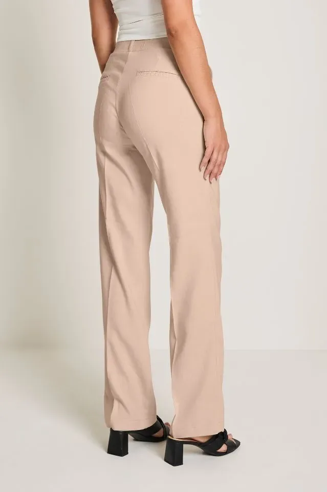 Linnen broek, beige tint  elastiek in de lenden  recht model  zeer aangename fitting (  PARA.365 )