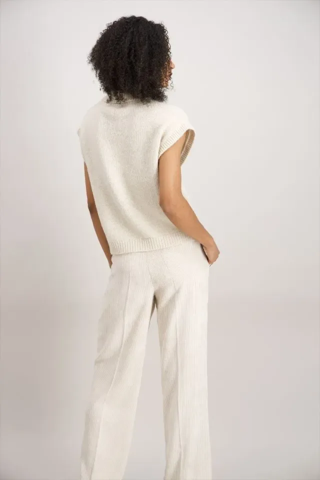 Signe Nature mouwloze cardigan met knopen: Cream kleur ( Signe.1312 )