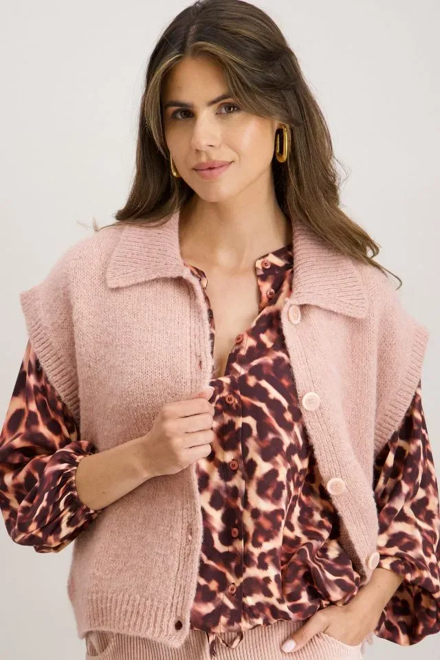 Signe Nature mouwloze cardigan met knopen: zacht roze kleur ( signe.1313 )
