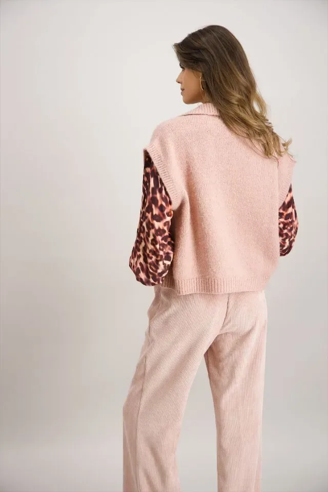Signe Nature mouwloze cardigan met knopen: zacht roze kleur ( signe.1313 )