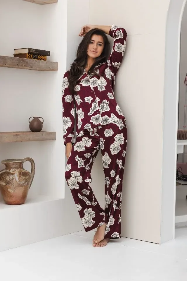 Pastunette Dames pyjama: Bordeaux, Satijn, doorknoop model ( PAS.124 )