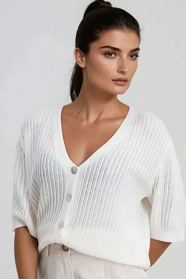 Signe Nature dames cardigan: Ecru, met knopen en korte mouw ( Signe.1353 )