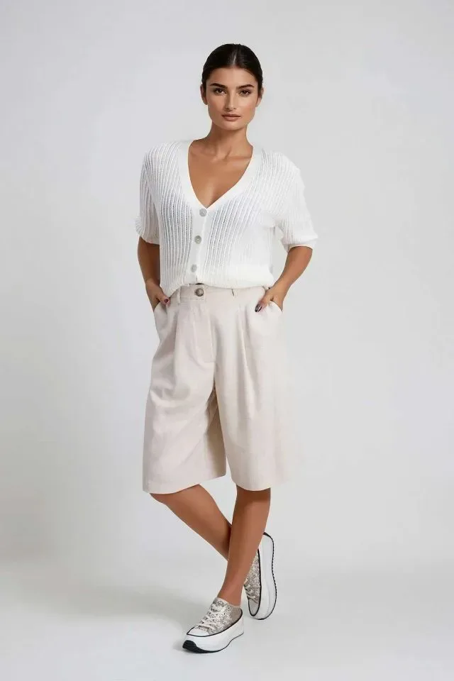 Signe Nature dames cardigan: Ecru, met knopen en korte mouw ( Signe.1353 )