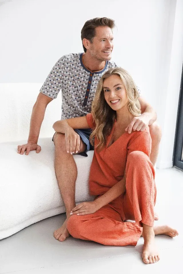 Pastunette Heren Pyjama: Grijs afgewerkt met oranje ( PAS.167 )