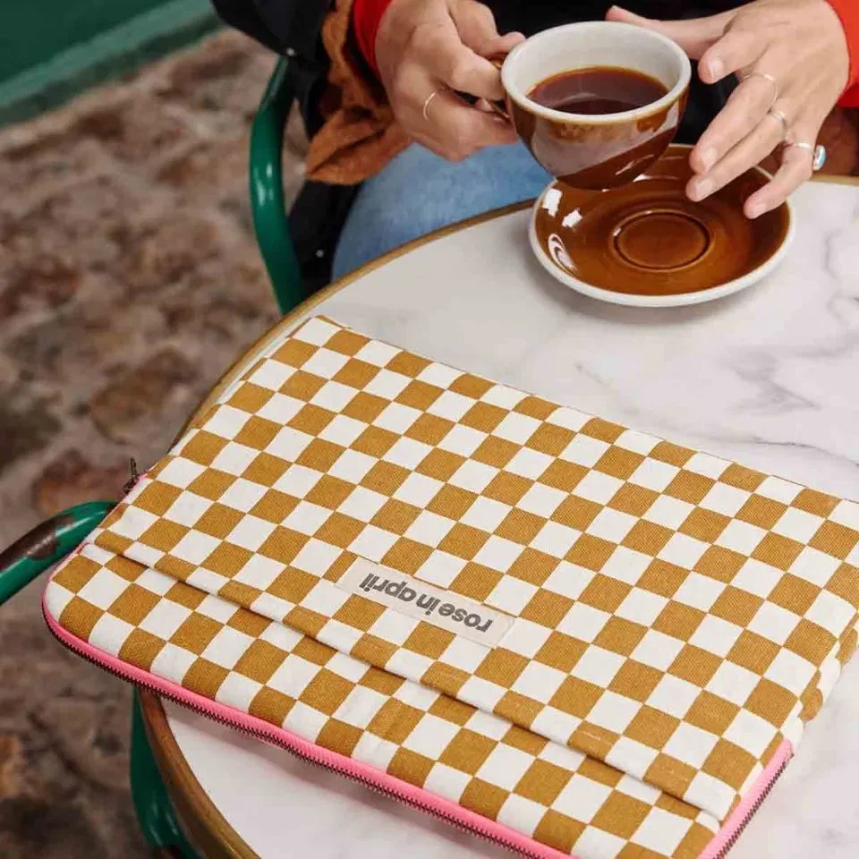 Laptophoes 13&14" - Schaakbord Caramel | Rose in April
