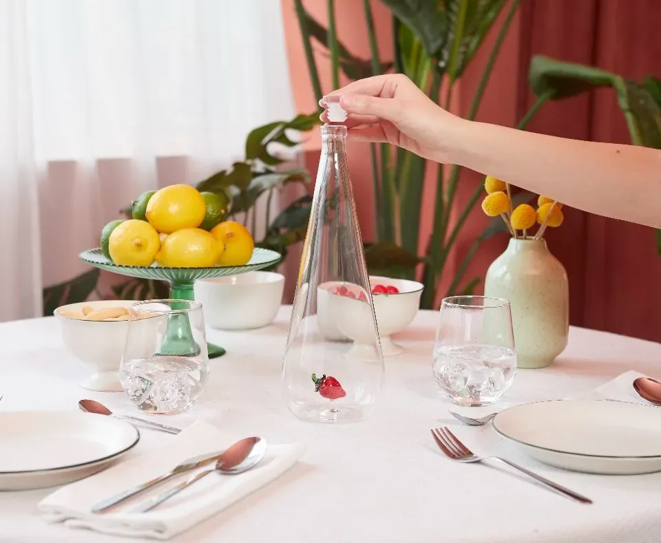 Balvi Waterfles Karaf Aarbei 1L