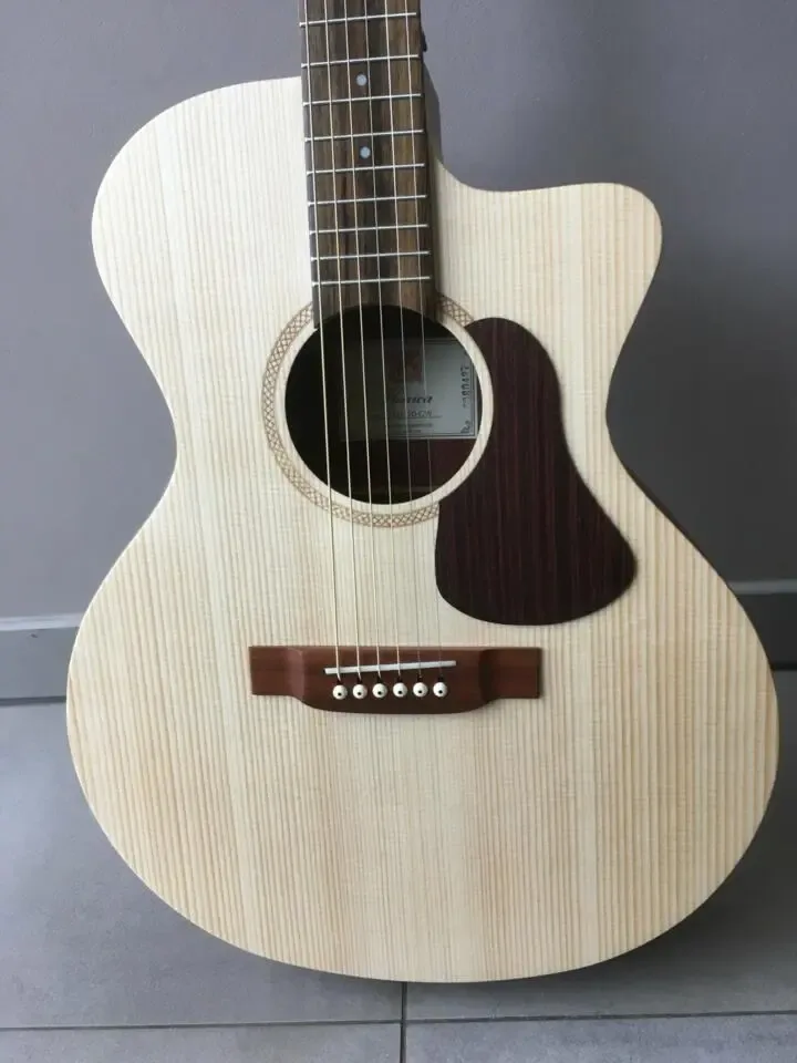 Iberica FLK-10CW elektro-akoestische folkgitaar, steelstring