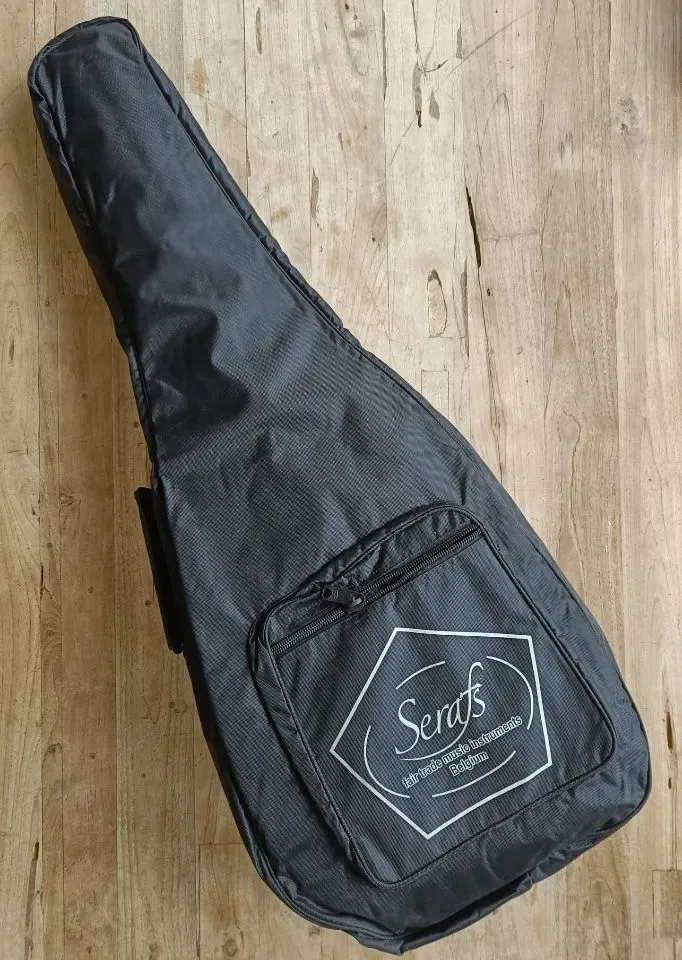 Serafs rugdraagtas akoestische gitaar, gigbag, gewatteerd