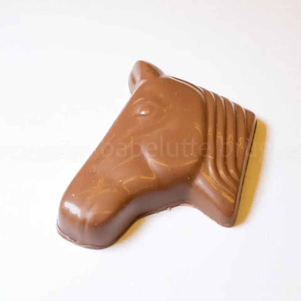 Paardehoofdjes melkchocolade 250 gr gevuld met praliné Moeder Babelutte