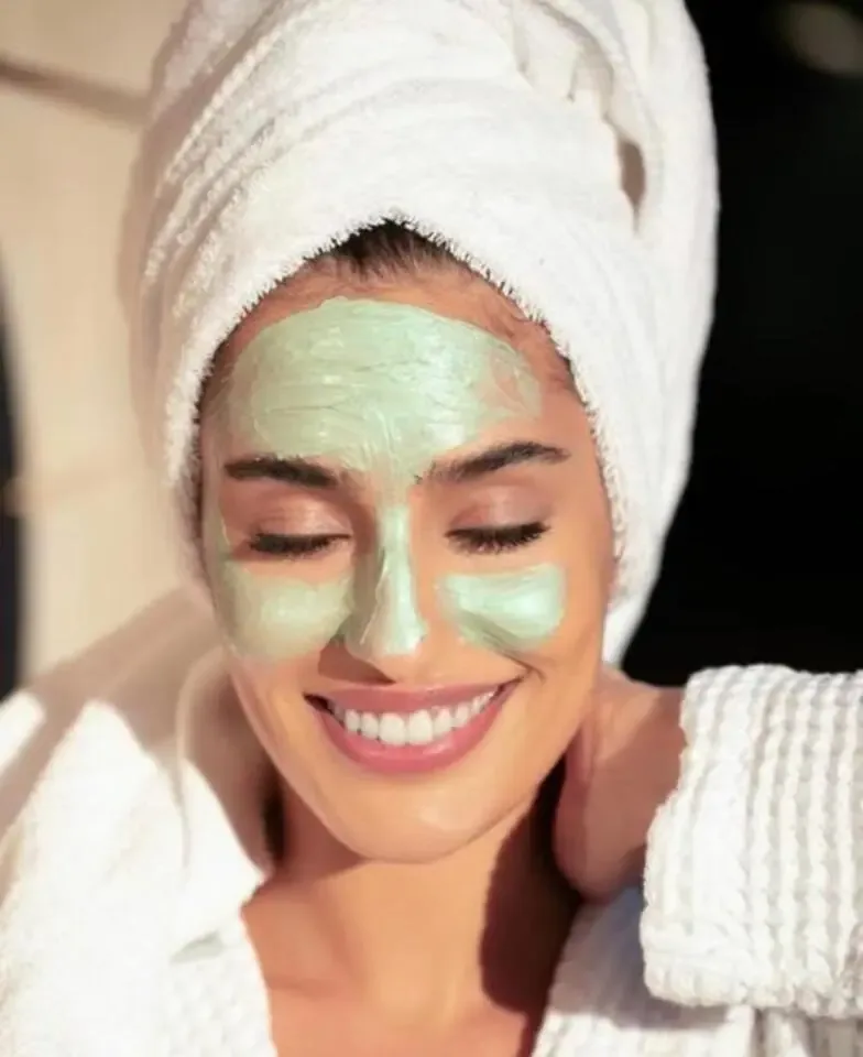 AHAVA Mineral Mud Brightening & Hydrating Facial Treatment