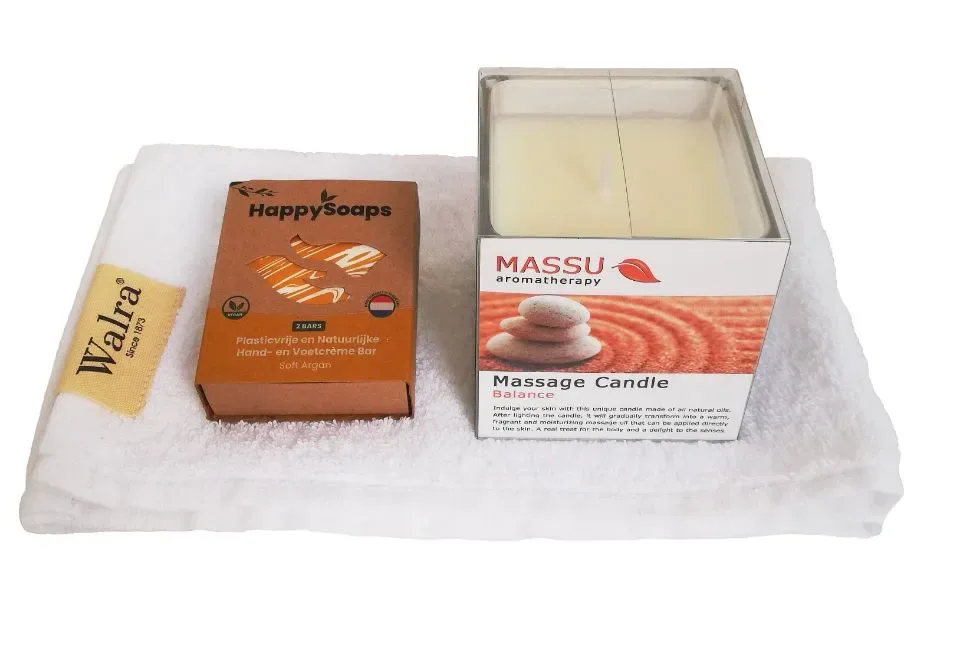 Happy Soaps Hand-en Voeten crème, MASSU Massagekaars en WALRA Gastendoekje